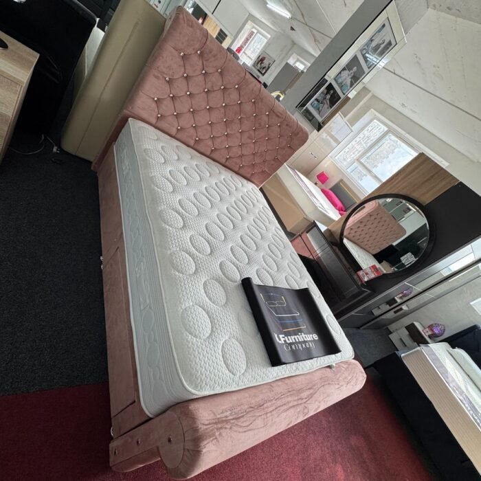 Westbury Scroll Bed2