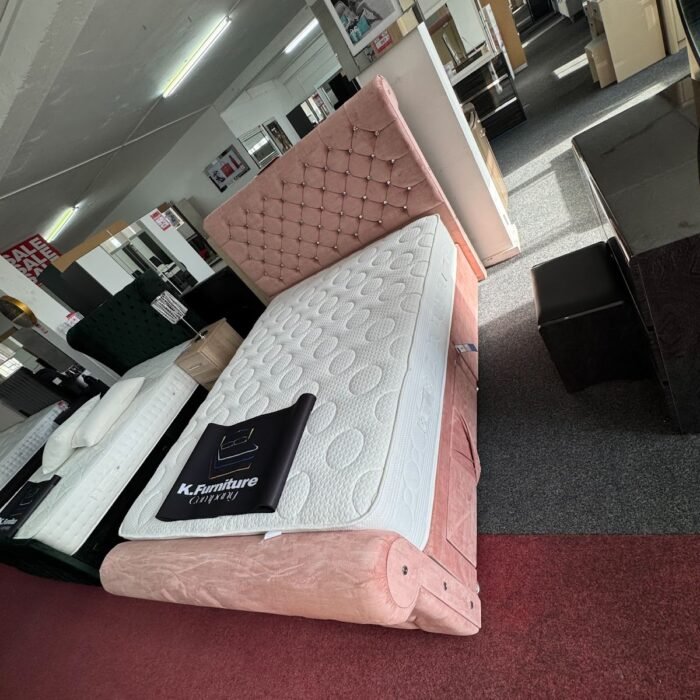 Westbury Scroll Bed3